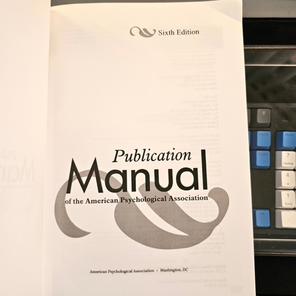 APA Publication Manual 6th Ed. Paperback, used - Picture 4 of 6